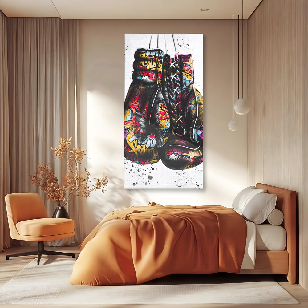 Tablou canvas cu tablou canvas cu manusi de box, fara rama, pe sasiu de lemn, pe perete intr-un dormitor