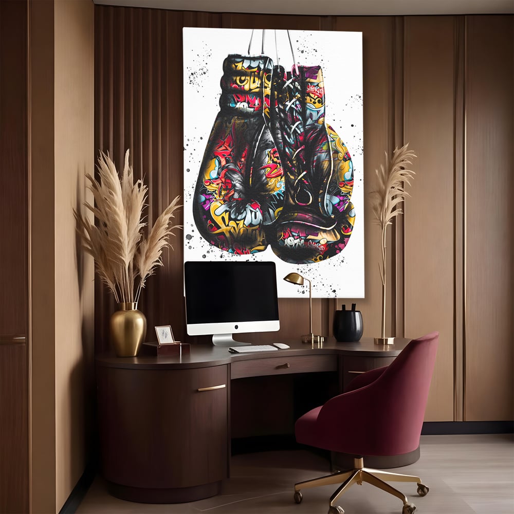Tablou canvas cu tablou canvas cu manusi de box, fara rama, pe sasiu de lemn, pe perete intr-un birou