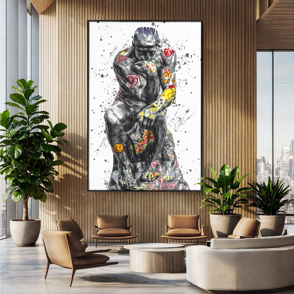 Tablou canvas cu tablou canvas cu statuia ganditorul, in rama de aluminiu negru, pe perete intr-un birou