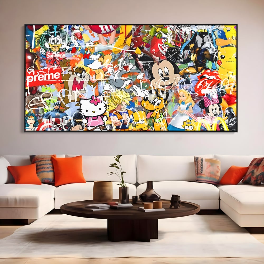 Tablou canvas cu tablou canvas cu personaje din desene animate, in rama de aluminiu negru, pe perete intr-un living
