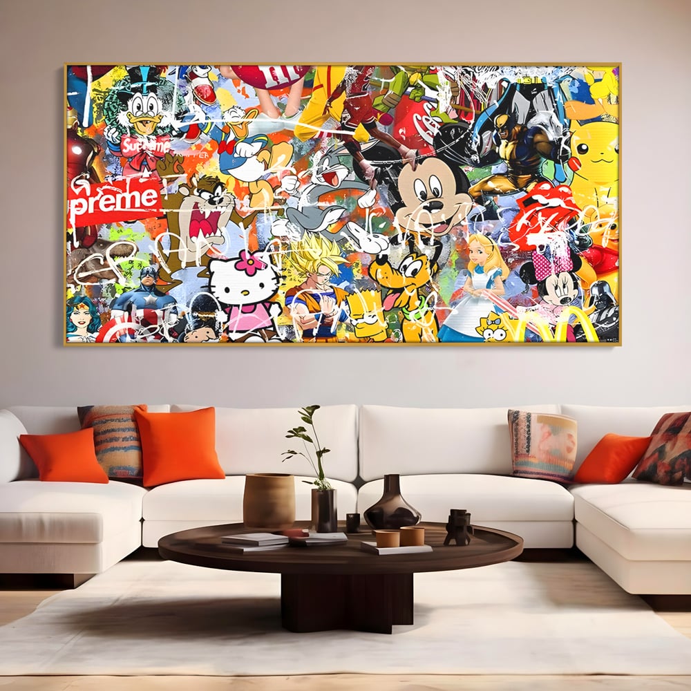 Tablou canvas cu tablou canvas cu personaje din desene animate, in rama de aluminiu auriu, pe perete intr-un living