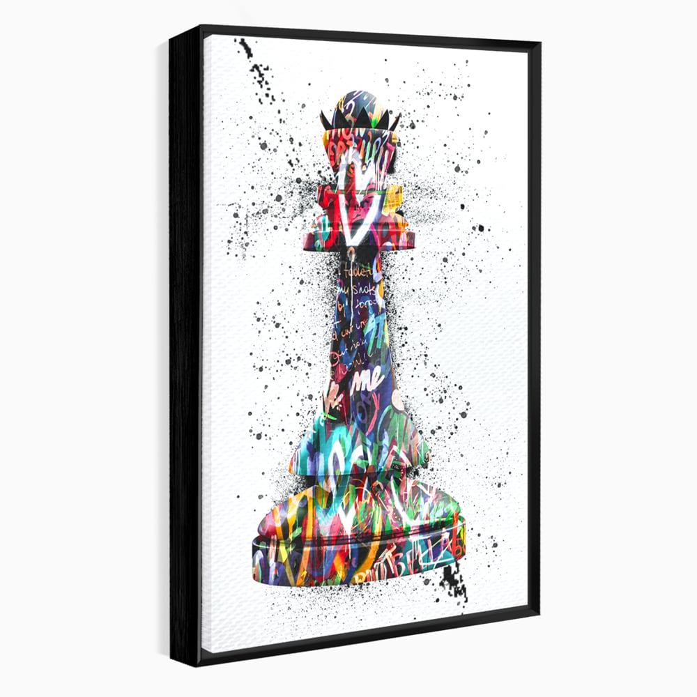 Tablou canvas cu piesa de sah regina cu graffiti, in rama de aluminiu negru