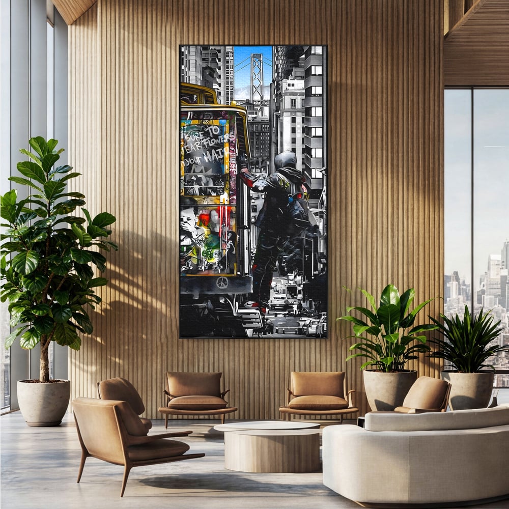 Tablou canvas cu ilustratie urbana cu un tramvai si un calator, in rama de aluminiu negru, pe perete intr-un birou