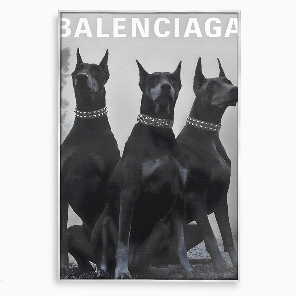 Tablou canvas cu tablou canvas cu trei dobermani, in rama de aluminiu argintiu