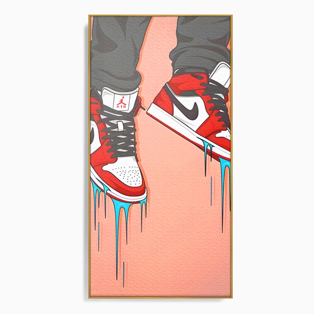 Tablou canvas cu ilustratie digitala cu adidasi rosii, in rama de aluminiu auriu