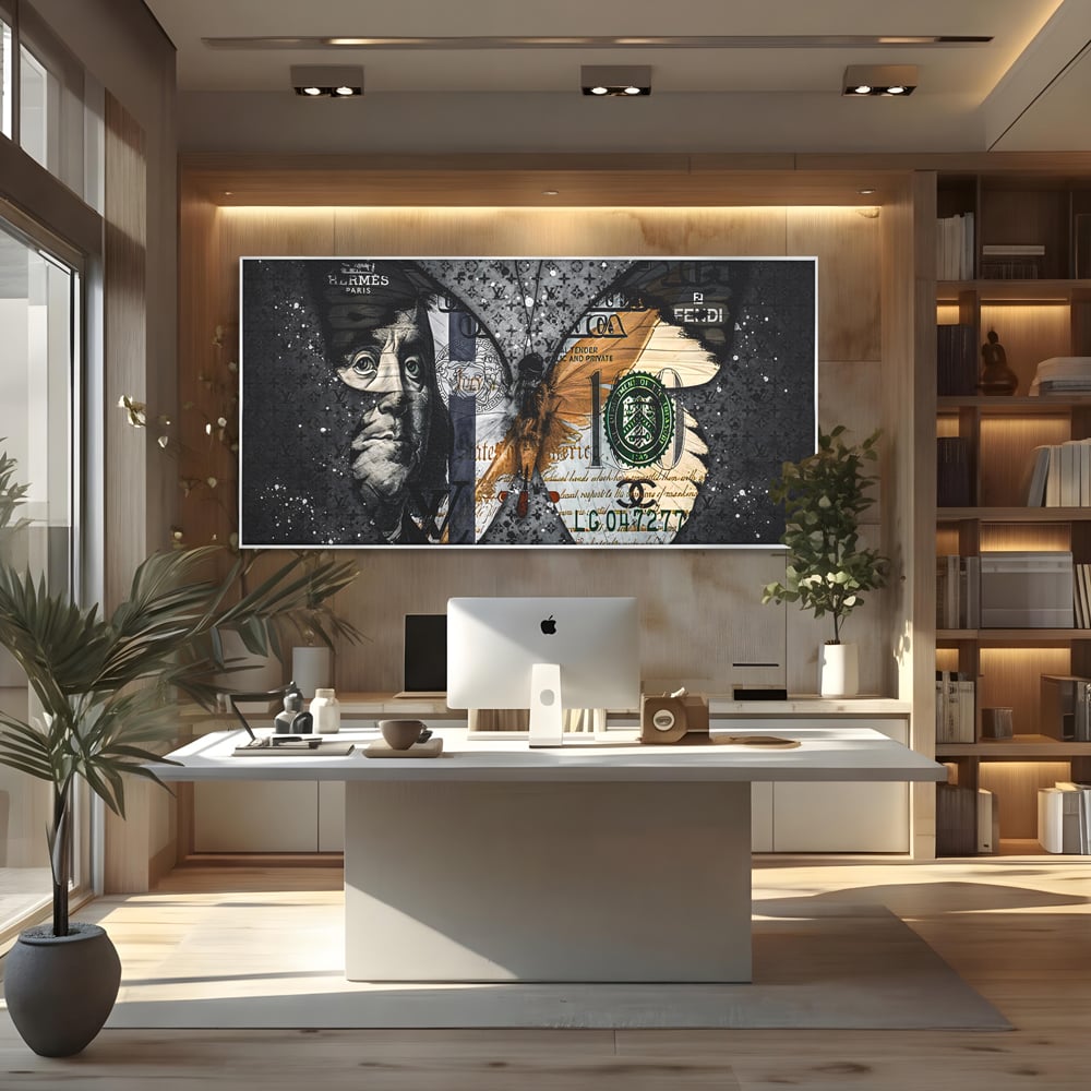 Tablou canvas cu tablou canvas cu fluture din bani, in rama de aluminiu argintiu, pe perete intr-un birou