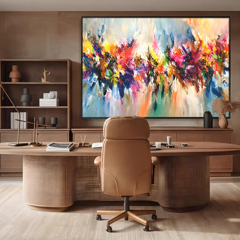 Tablou canvas cu pictura abstracta cu explozie de culoare, in rama de aluminiu negru, pe perete intr-un birou