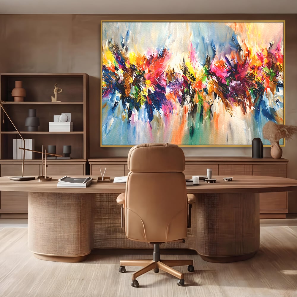 Tablou canvas cu pictura abstracta cu explozie de culoare, in rama de aluminiu auriu, pe perete intr-un birou