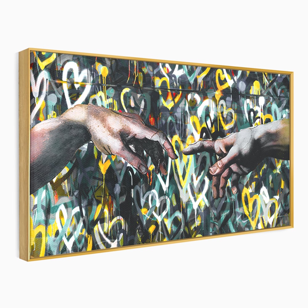 Tablou canvas cu tablou canvas cu mainile care se ating si fundal cu inimi, in rama de aluminiu auriu