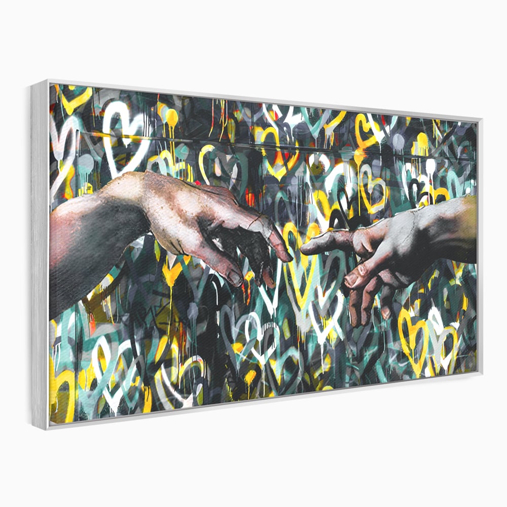Tablou canvas cu tablou canvas cu mainile care se ating si fundal cu inimi, in rama de aluminiu argintiu