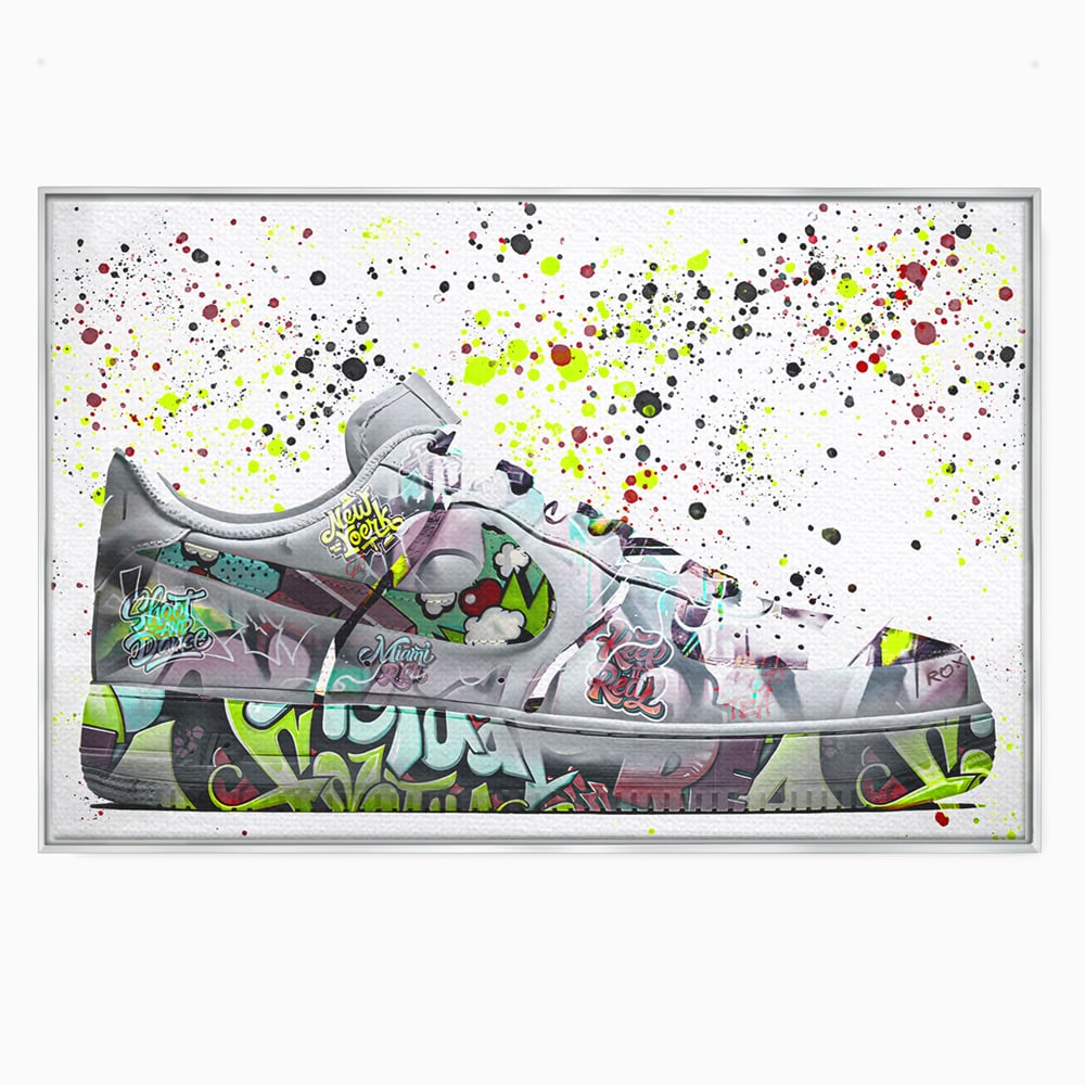 Tablou canvas cu tablou canvas cu adidasi graffiti, in rama de aluminiu argintiu