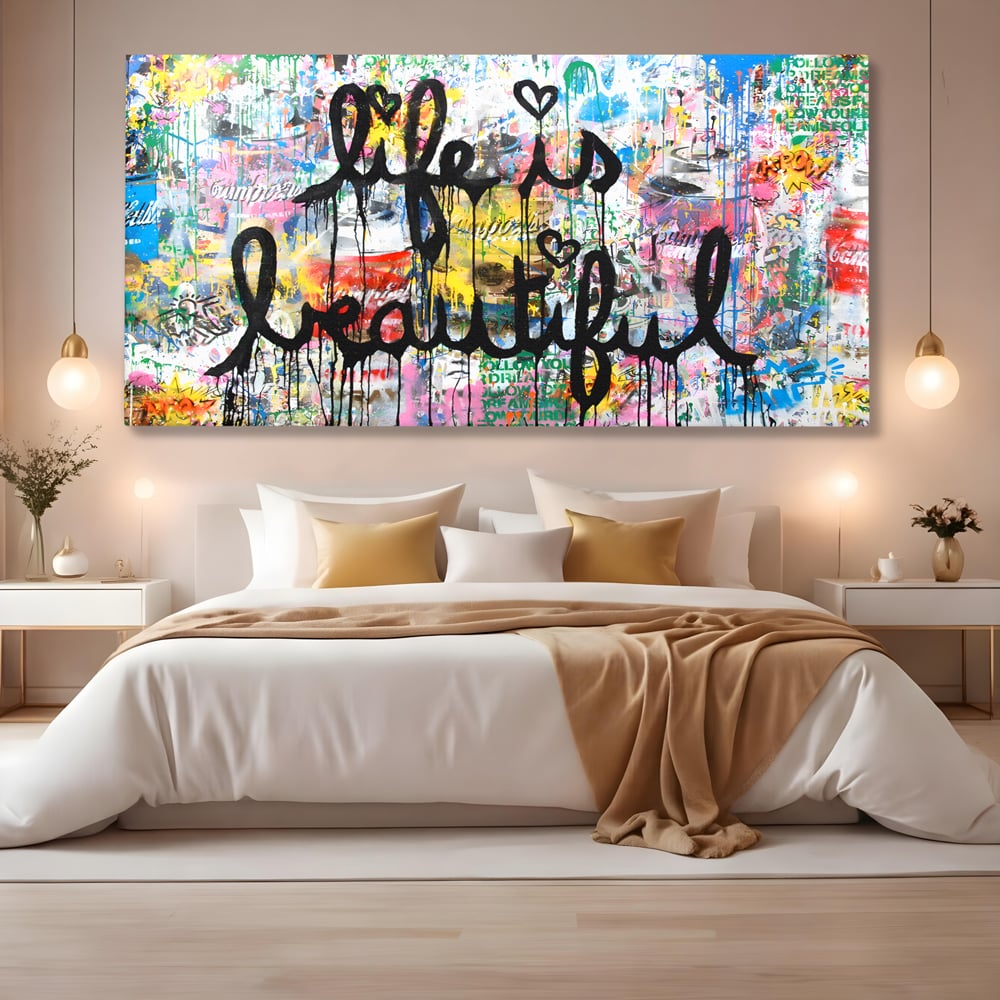Tablou canvas cu tablou canvas cu graffiti motivational, fara rama, pe sasiu de lemn, pe perete intr-un dormitor