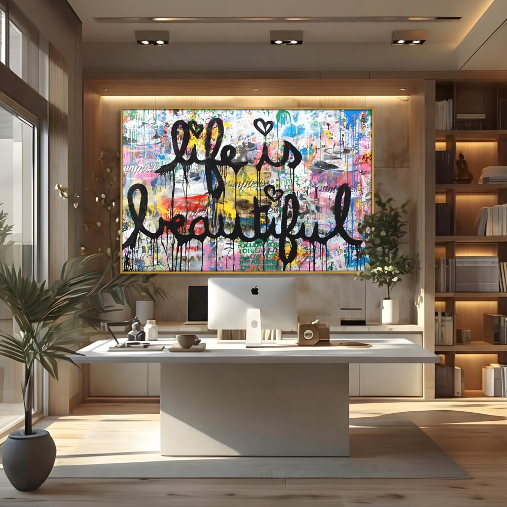 Tablou canvas cu tablou canvas cu graffiti motivational, in rama de aluminiu auriu, pe perete intr-un birou