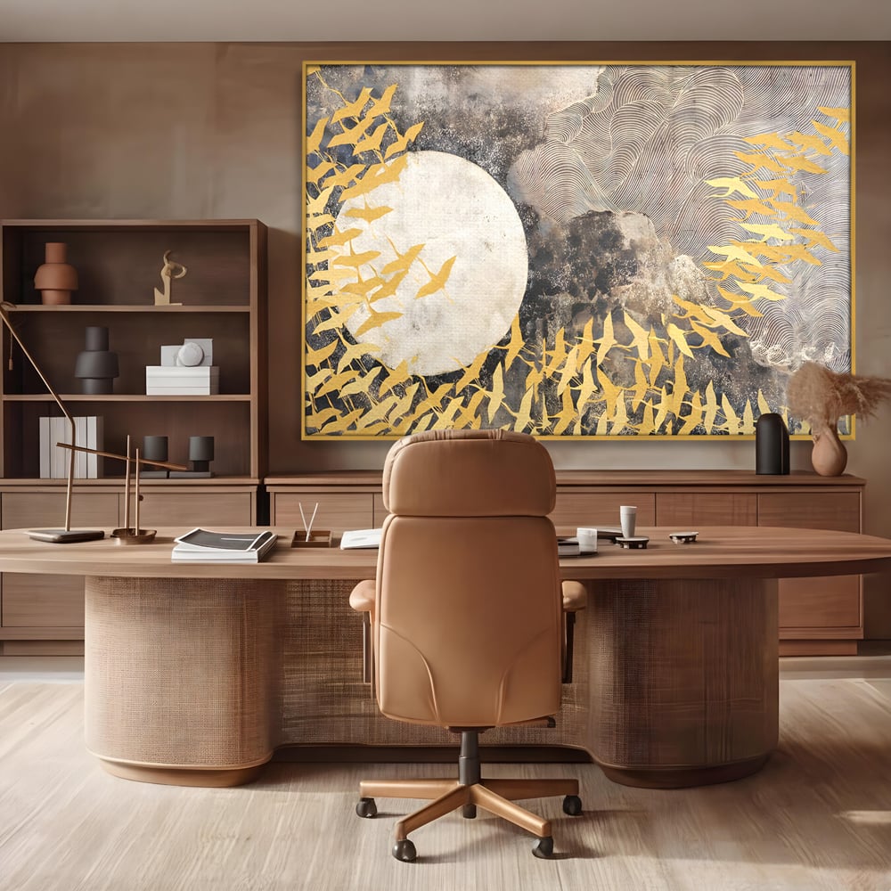 Tablou canvas cu tablou canvas cu pasari aurii si luna, in rama de aluminiu auriu, pe perete intr-un birou