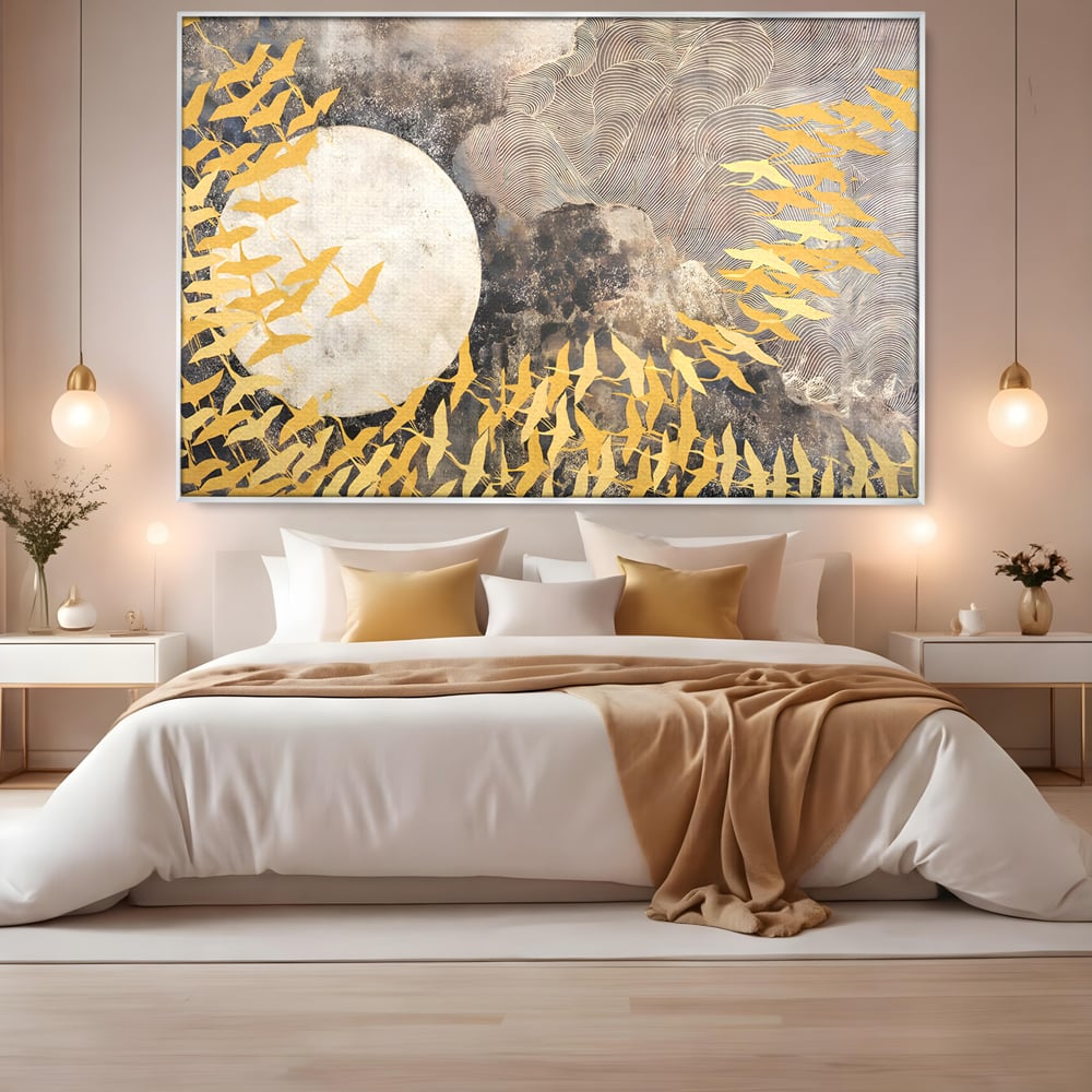 Tablou canvas cu tablou canvas cu pasari aurii si luna, in rama de aluminiu argintiu, pe perete intr-un dormitor
