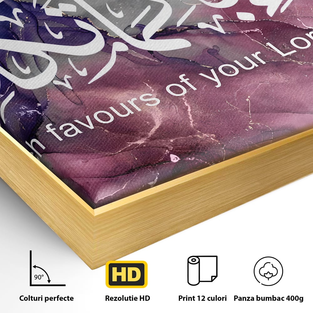 Detaliu al suprafetei: tablou canvas cu caligrafie araba, in rama de aluminiu auriu