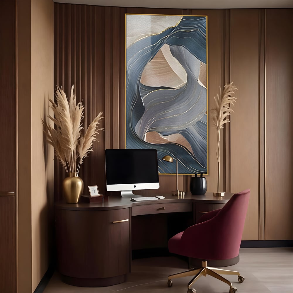 Tablou canvas cu pictura abstracta cu valuri ondulate, in rama de aluminiu auriu, pe perete intr-un birou