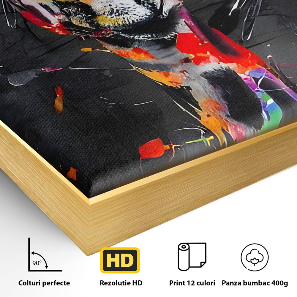 Detaliu al suprafetei: tablou canvas cu girafa multicolor, in rama de aluminiu auriu