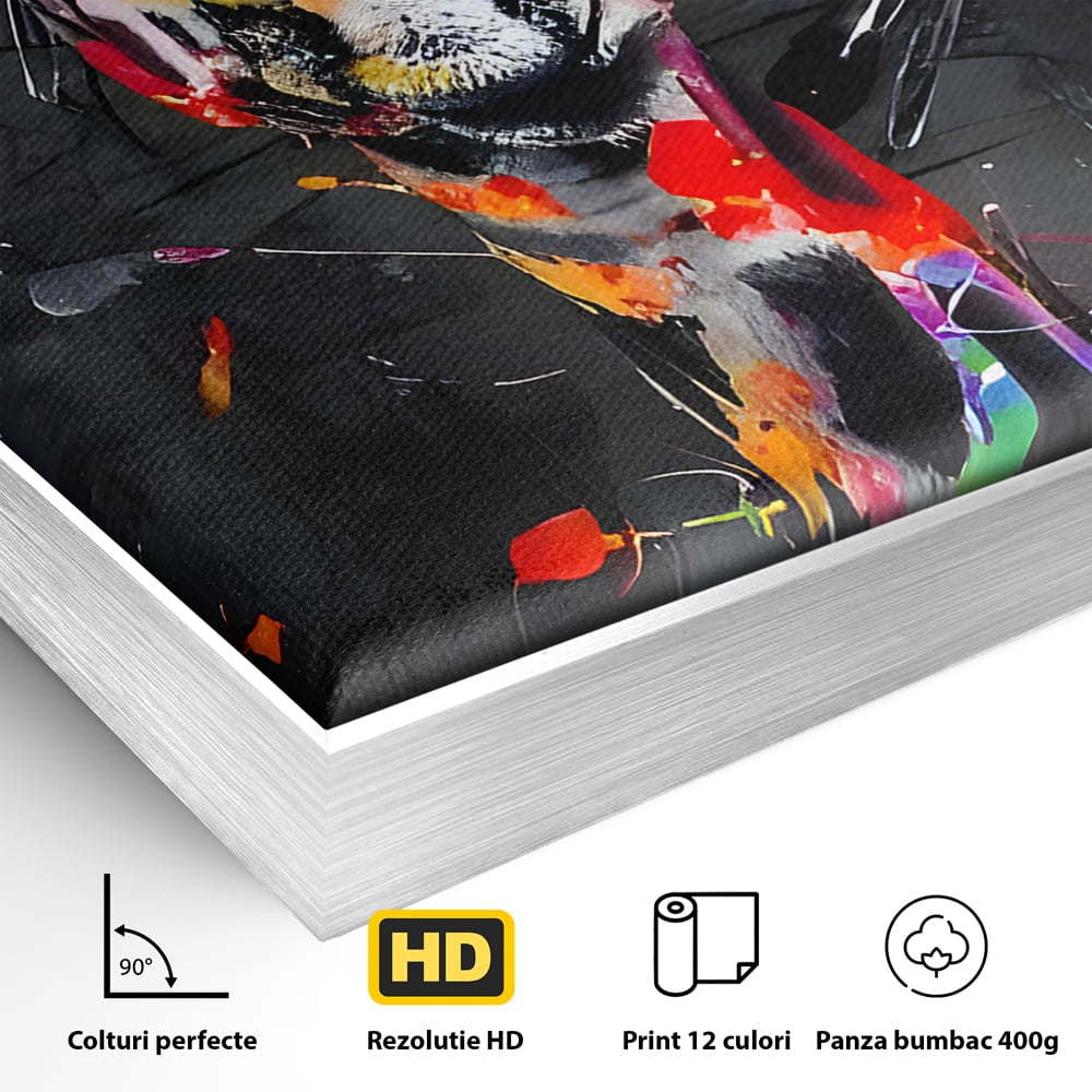 Detaliu al suprafetei: tablou canvas cu girafa multicolor, in rama de aluminiu argintiu