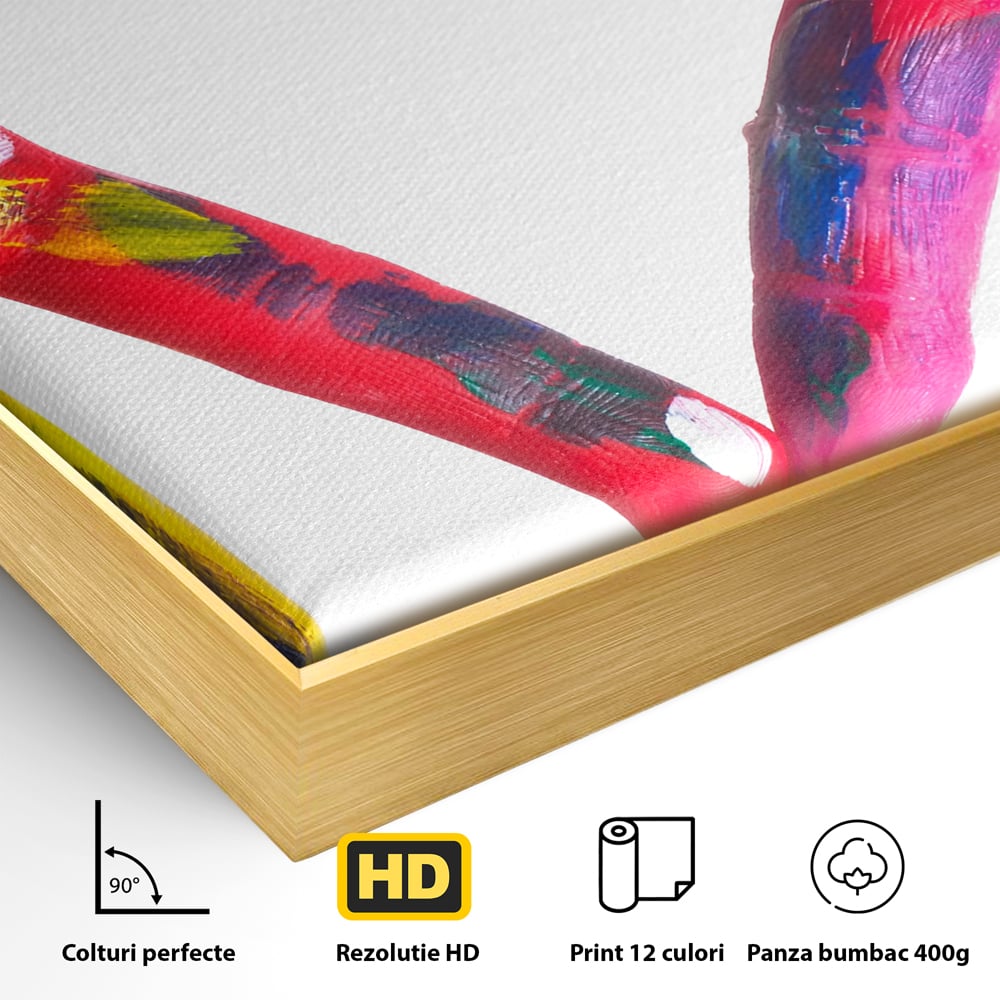 Detaliu al suprafetei: pictura cu maini colorate formand o inima, in rama de aluminiu auriu