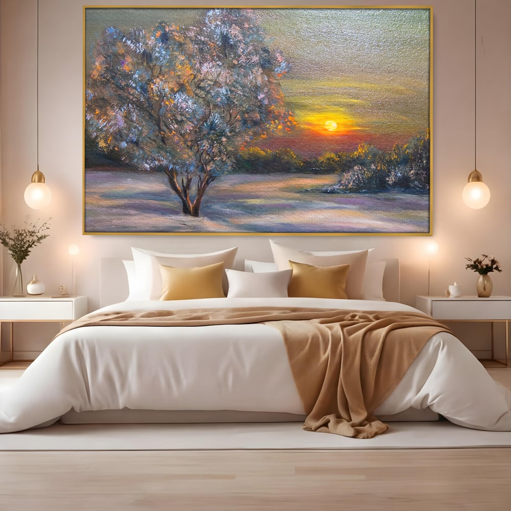 Tablou canvas cu pictura peisaj cu copac si apus, in rama de aluminiu auriu, pe perete intr-un dormitor