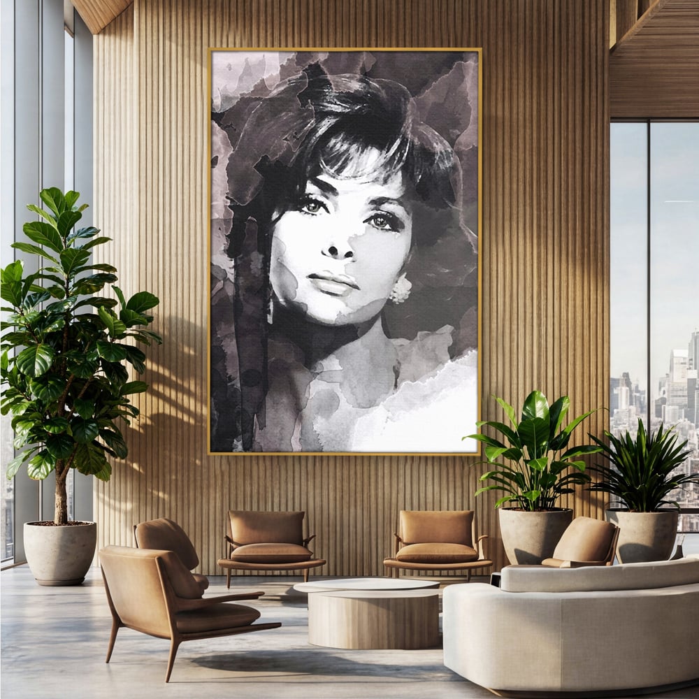 Tablou canvas cu tablou canvas cu portretul actritei sophia loren, in rama de aluminiu auriu, pe perete intr-un birou