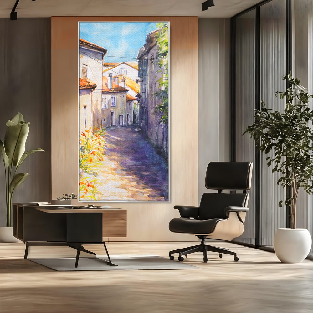 Tablou canvas cu pictura acuarela straduta insorita, in rama de aluminiu argintiu, pe perete intr-un birou