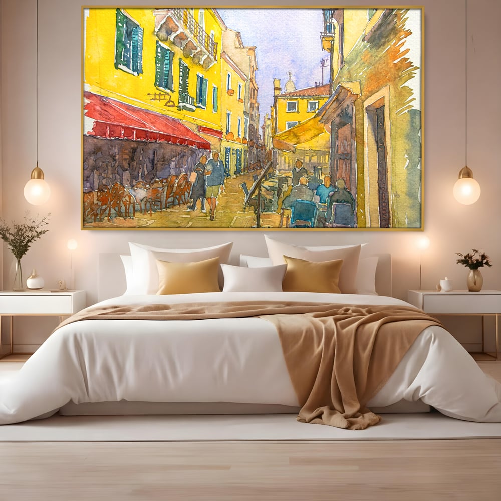 Tablou canvas cu pictura acuarela strada cu terase, in rama de aluminiu auriu, pe perete intr-un dormitor