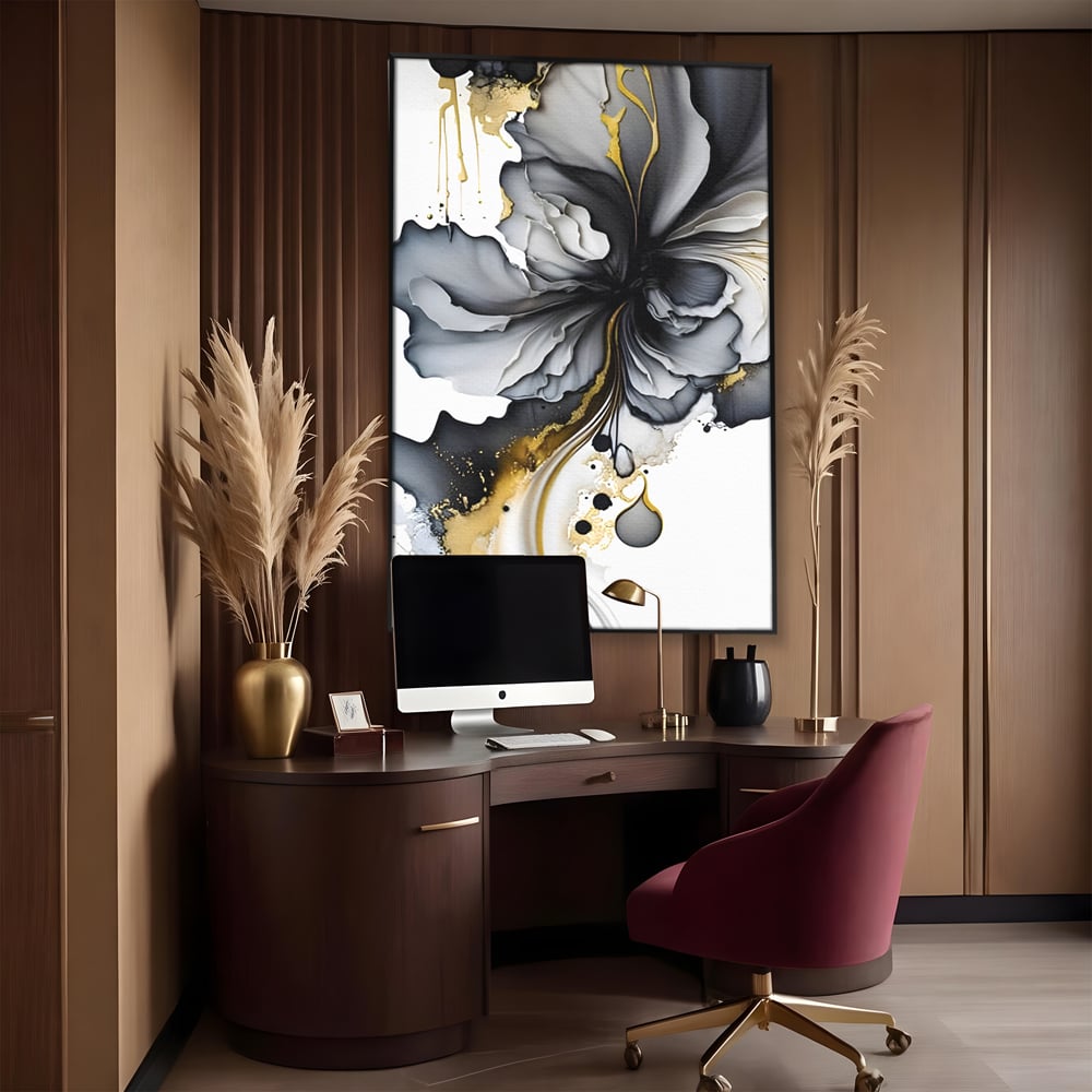 Tablou canvas cu tablou abstract cu floare neagra si accente aurii, in rama de aluminiu negru, pe perete intr-un birou