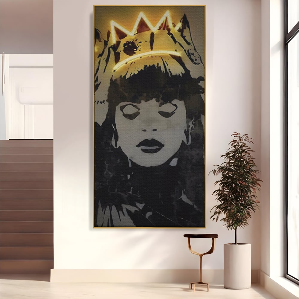 Tablou canvas cu tablou canvas cu portretul unei regine, in rama de aluminiu auriu