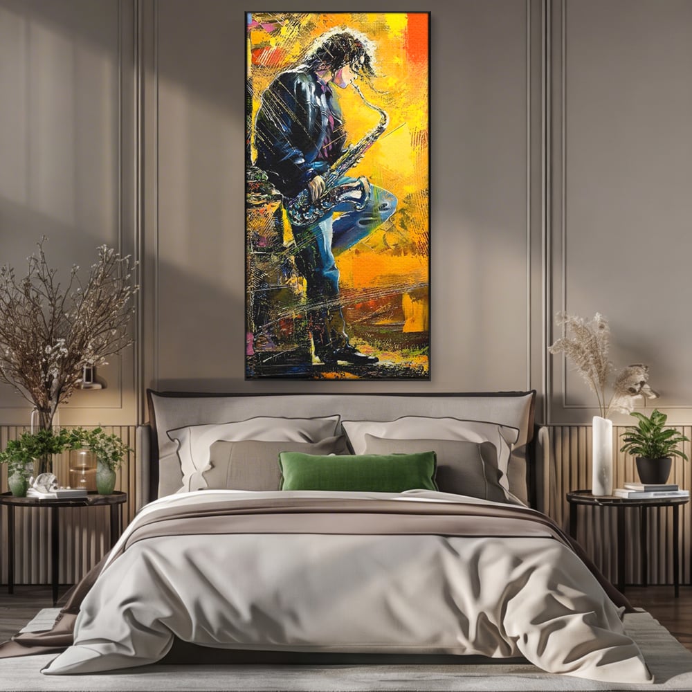 Tablou canvas cu tablou canvas cu muzician cantand la saxofon, in rama de aluminiu negru, pe perete intr-un dormitor