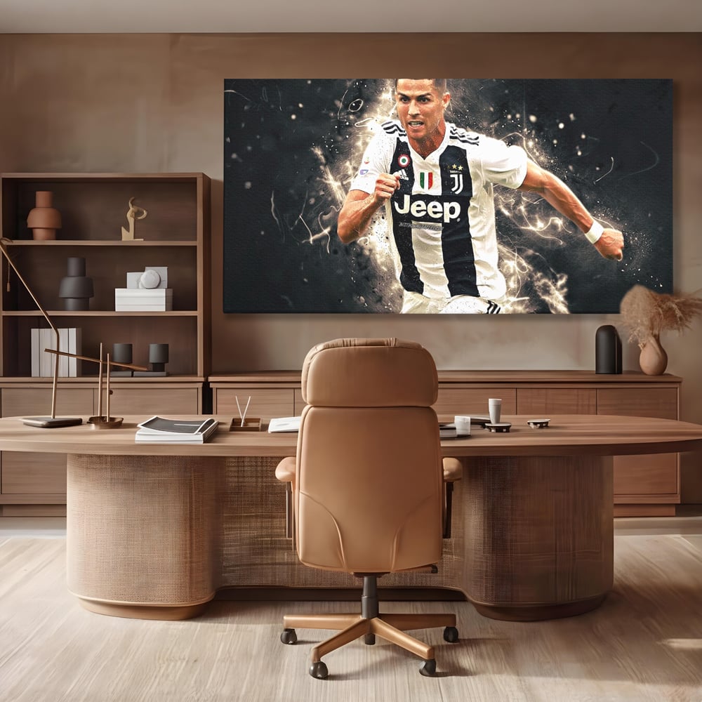 Tablou canvas cu tablou canvas cu cristiano ronaldo, fara rama, pe sasiu de lemn, pe perete intr-un birou