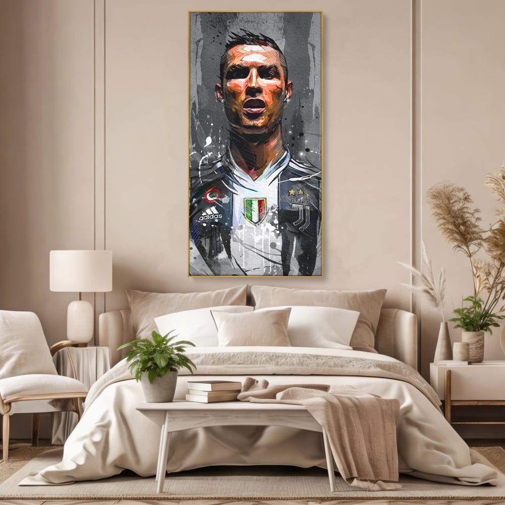 Tablou canvas cu tablou portret cristiano ronaldo juventus, in rama de aluminiu auriu, pe perete intr-un dormitor