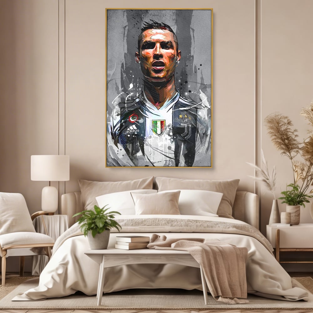 Tablou canvas cu tablou portret cristiano ronaldo juventus, in rama de aluminiu auriu, pe perete intr-un dormitor