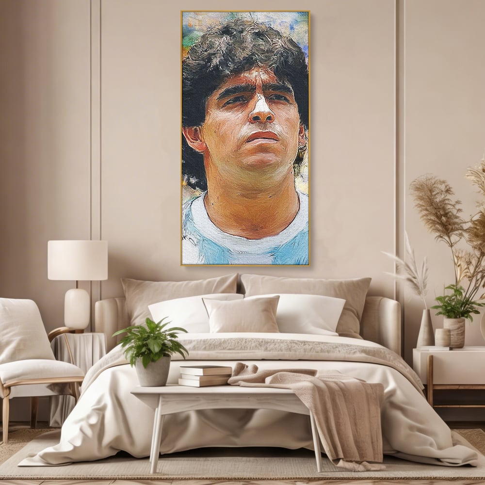 Tablou canvas cu tablou canvas cu diego maradona, in rama de aluminiu auriu, pe perete intr-un dormitor