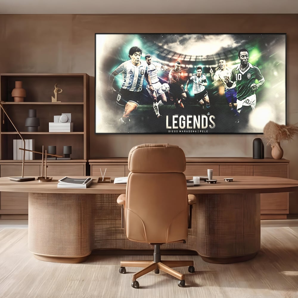 Tablou canvas cu tablou canvas cu legendele fotbalului, in rama de aluminiu negru, pe perete intr-un birou