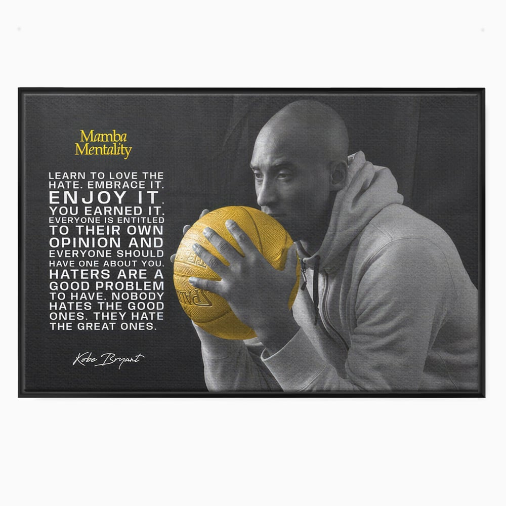 Tablou canvas cu tablou canvas cu kobe bryant si minge aurie, in rama de aluminiu negru