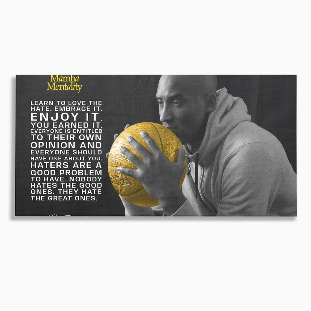 Tablou canvas cu tablou canvas cu kobe bryant si minge aurie, fara rama, pe sasiu de lemn