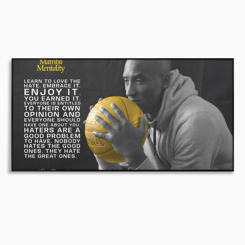Tablou canvas cu tablou canvas cu kobe bryant si minge aurie, in rama de aluminiu negru