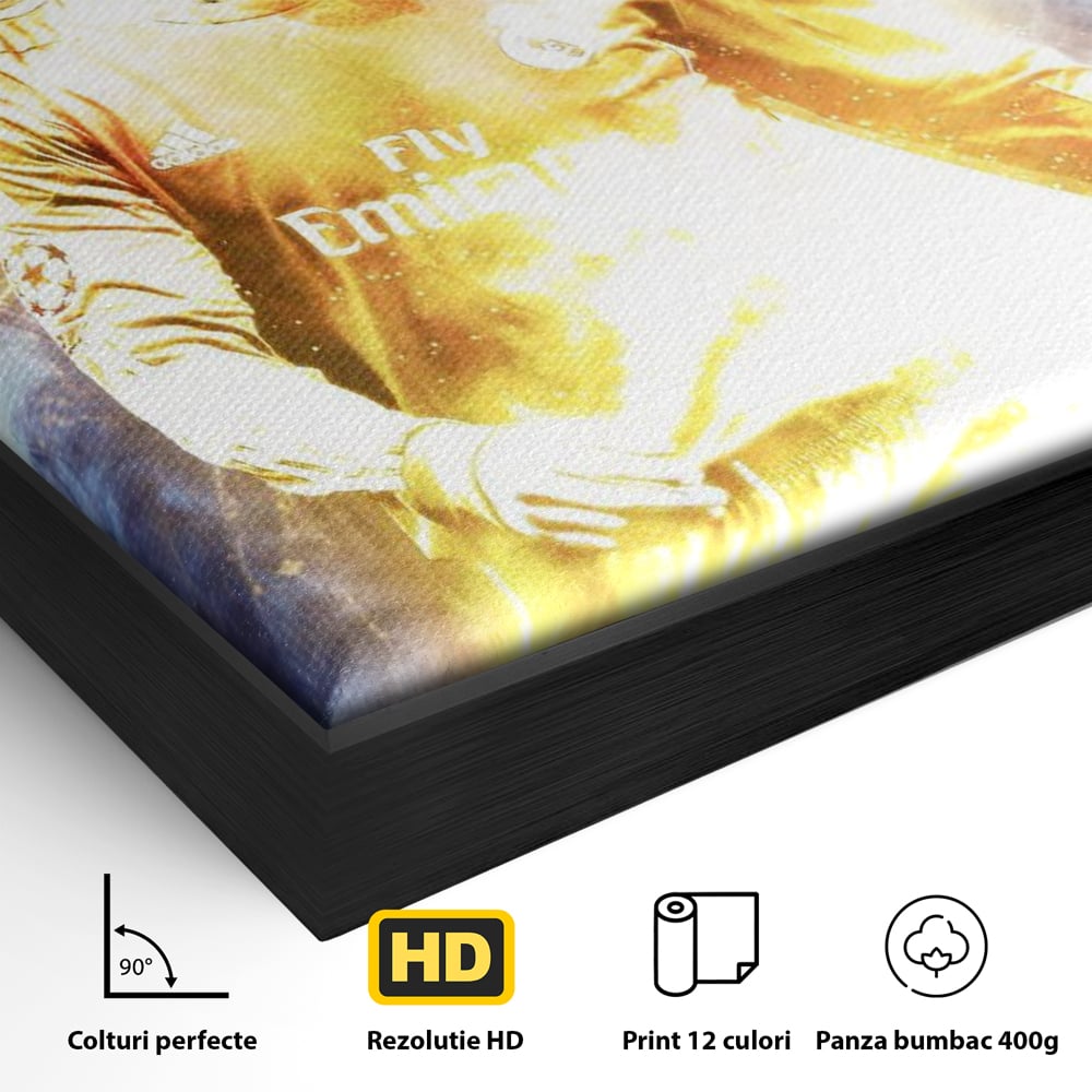 Detaliu al suprafetei: tablou canvas cu cristiano ronaldo, in rama de aluminiu negru
