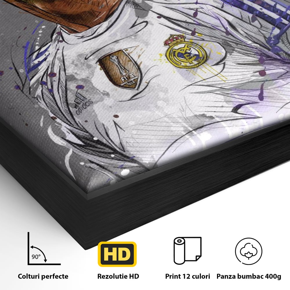 Detaliu al suprafetei: tablou canvas cu cristiano ronaldo in tricoul real madrid, in rama de aluminiu negru