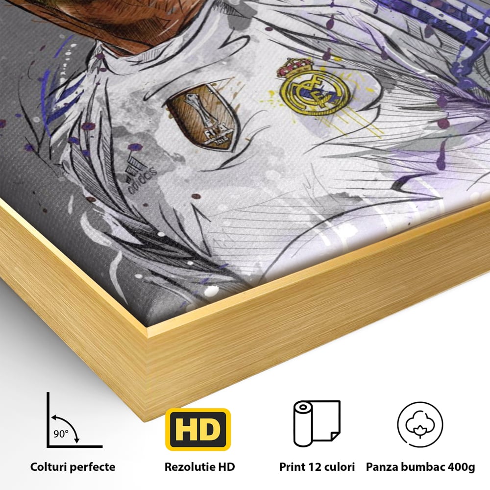 Detaliu al suprafetei: tablou canvas cu cristiano ronaldo in tricoul real madrid, in rama de aluminiu auriu