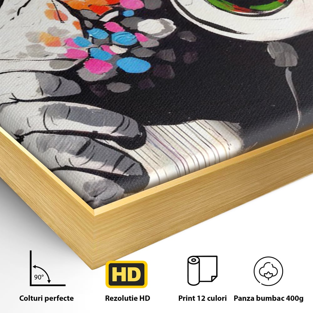 Detaliu al suprafetei: tablou canvas cu maimuta dj, in rama de aluminiu auriu