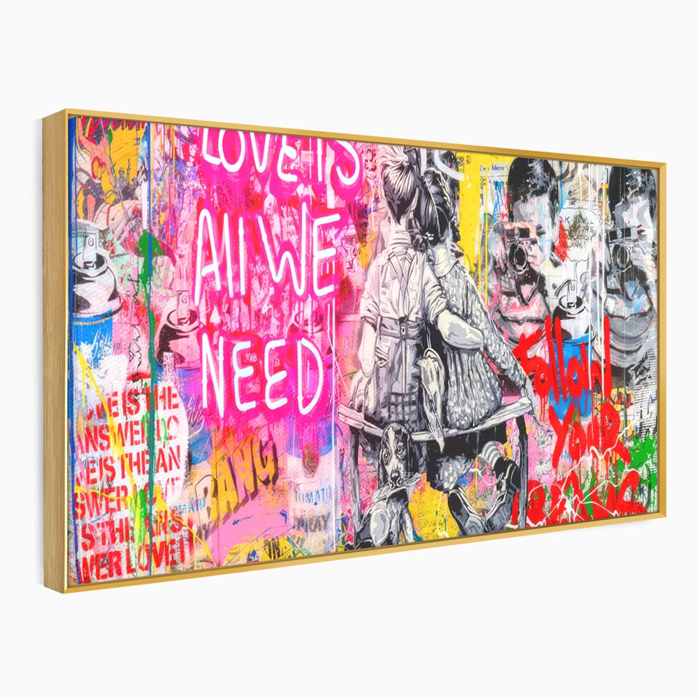 Tablou canvas cu tablou canvas cu graffiti si cuplu pe banca, in rama de aluminiu auriu