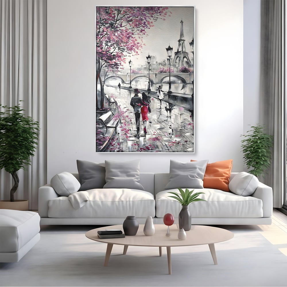 Tablou canvas cu pictura cu cuplu in paris, in rama de aluminiu argintiu, pe perete intr-un living