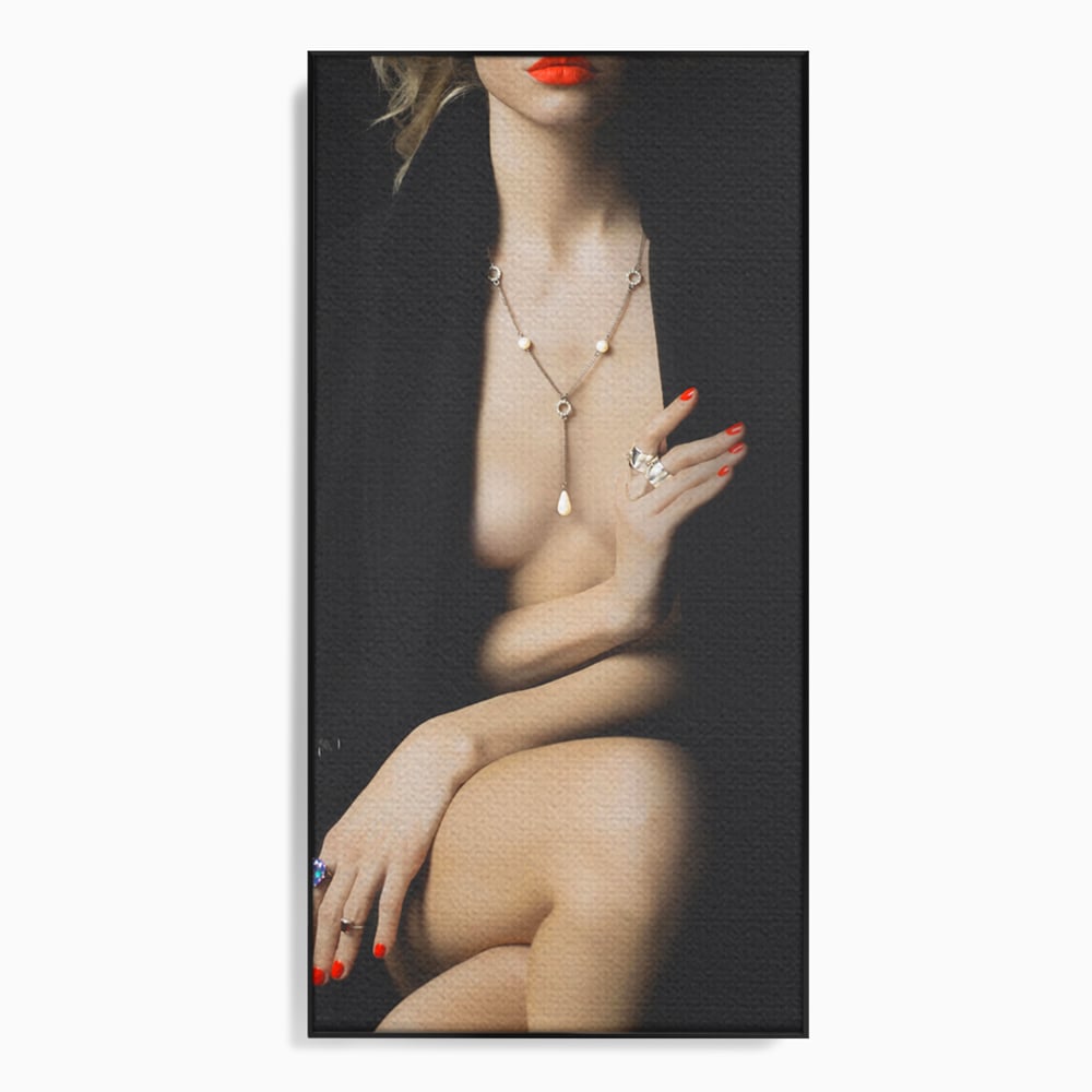 Tablou canvas cu tablou canvas cu portret artistic de femeie, in rama de aluminiu negru