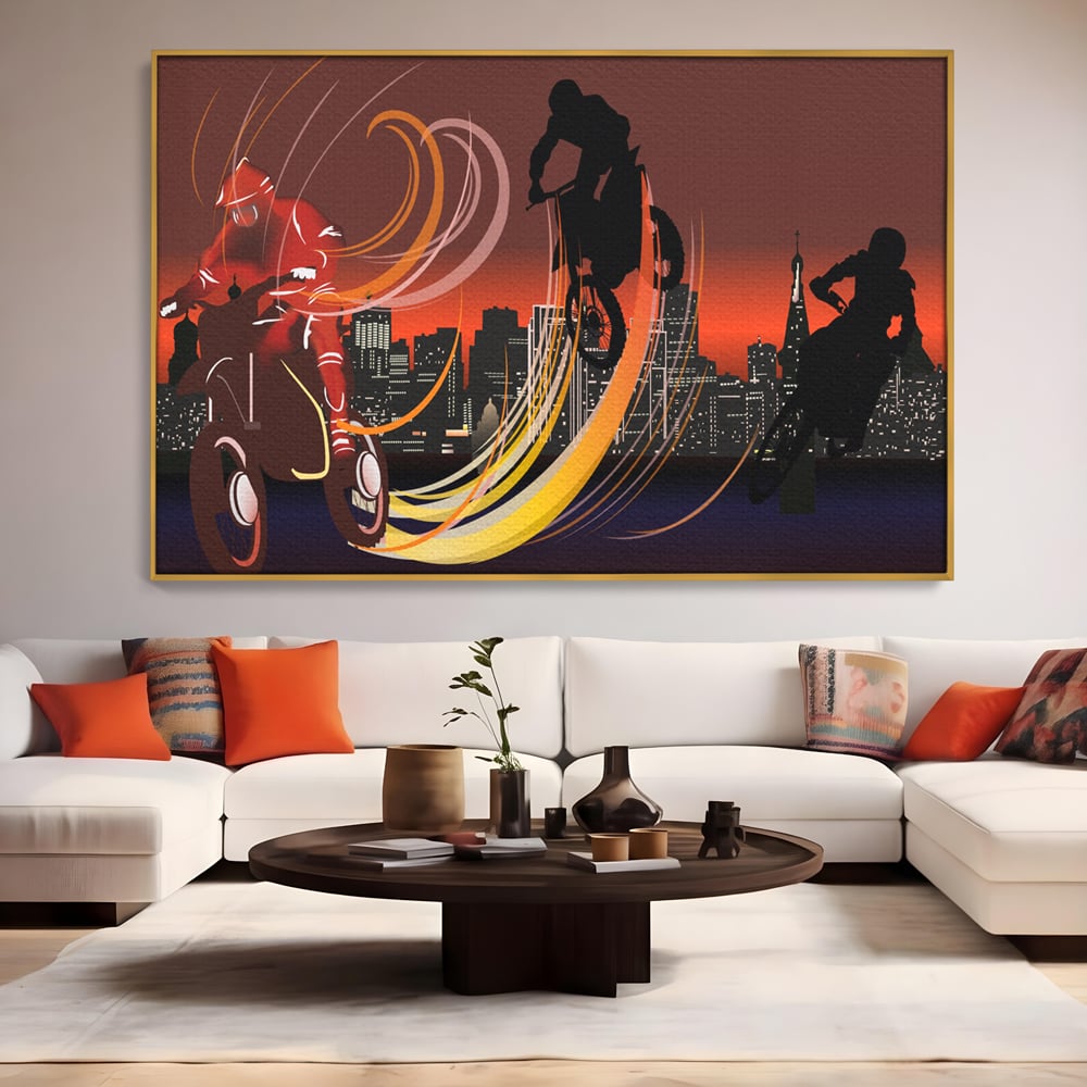 Tablou canvas cu ilustratie cu motociclisti si oras, in rama de aluminiu auriu, pe perete intr-un living