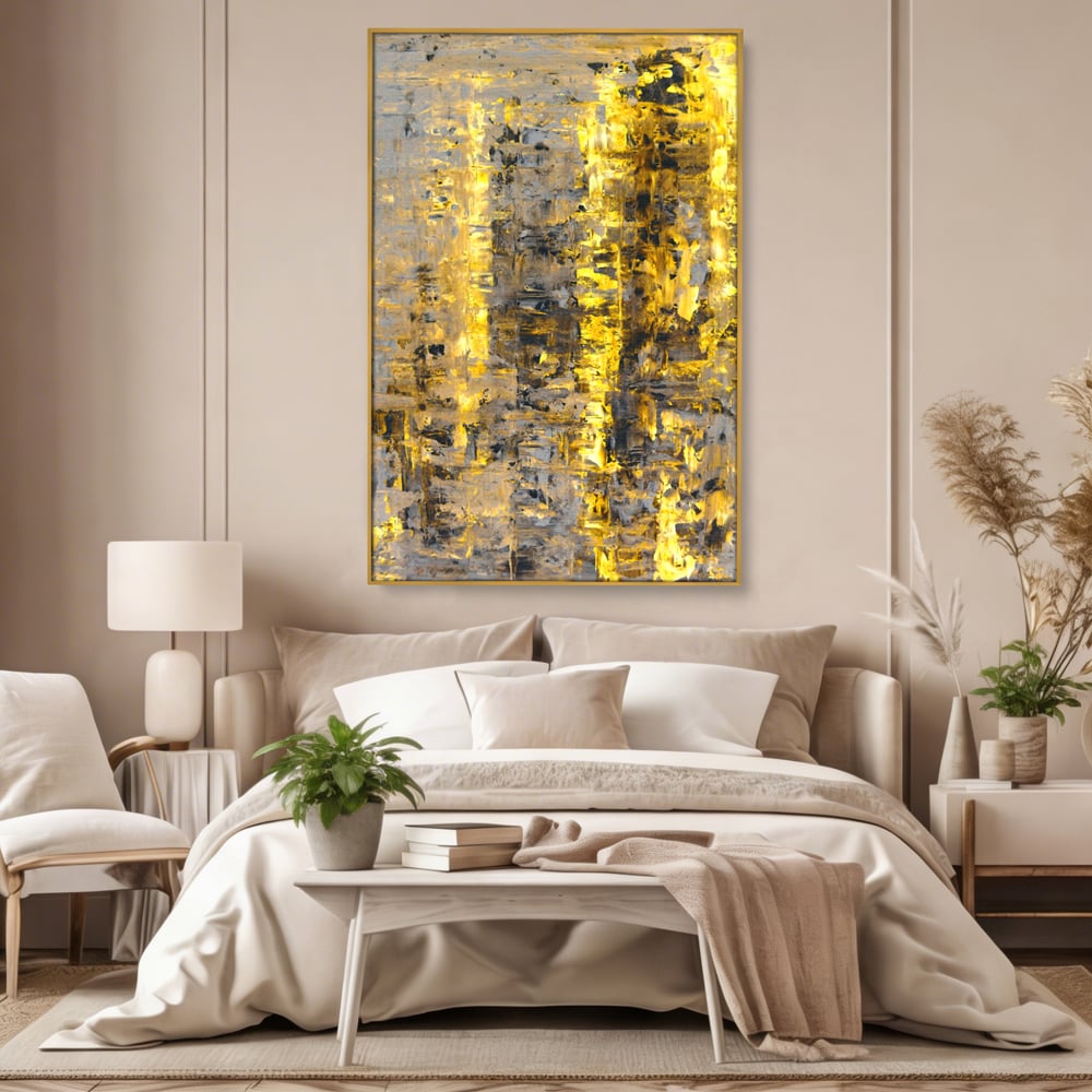 Tablou canvas cu pictura abstracta cu dungi aurii, in rama de aluminiu auriu, pe perete intr-un dormitor