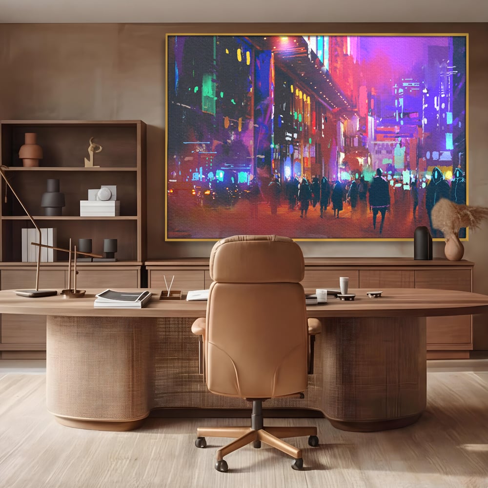 Tablou canvas cu ilustratie digitala cu oras nocturn, in rama de aluminiu auriu, pe perete intr-un birou