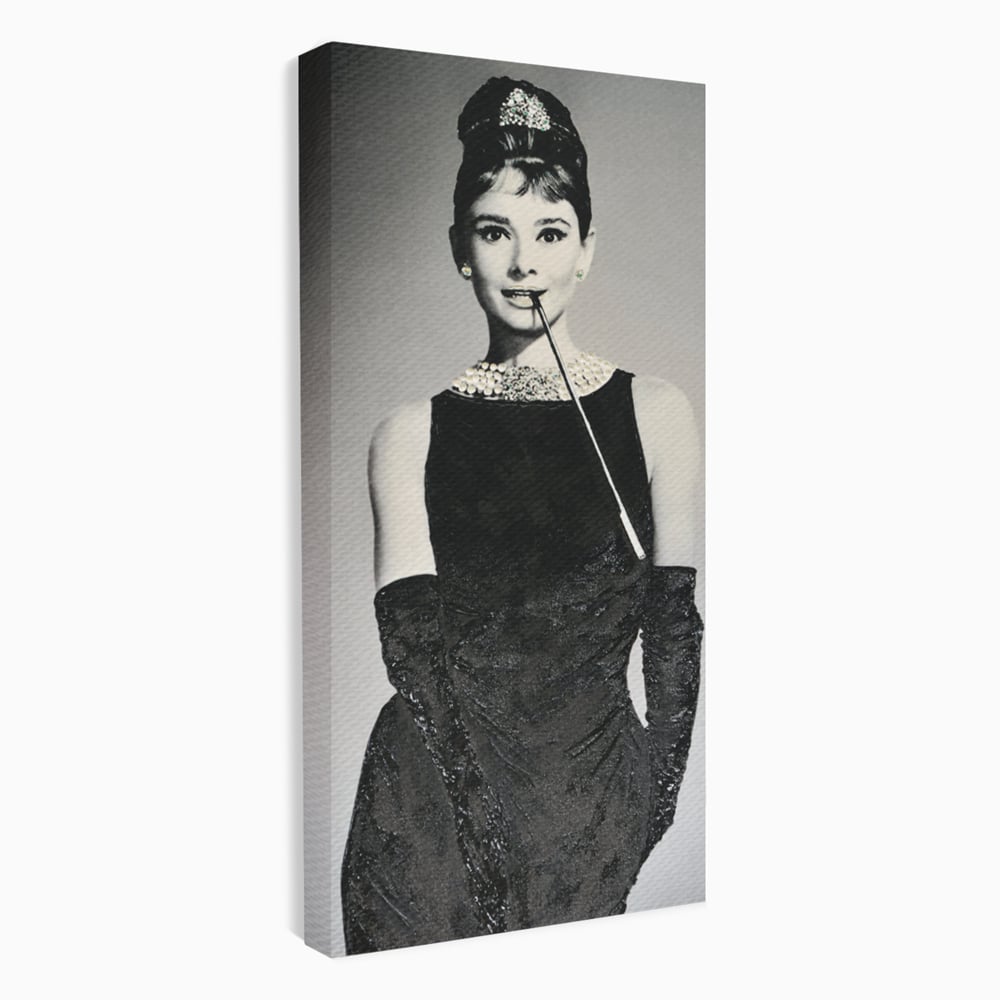 Tablou canvas cu tablou portret audrey hepburn cu tigara, fara rama, pe sasiu de lemn